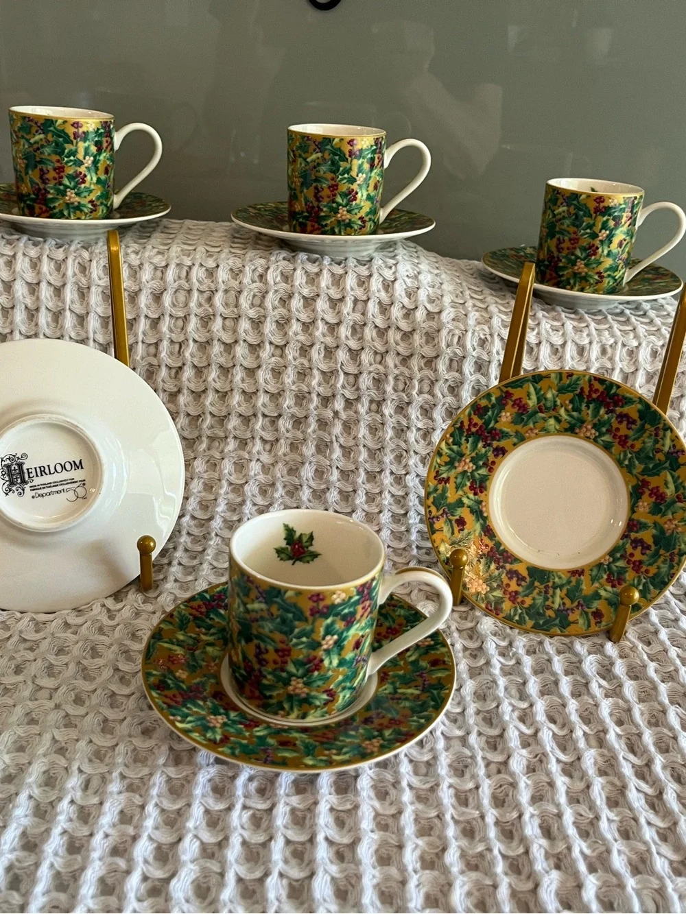 Department 56 heirlooms demitasse cup and saucers set  (4) 430